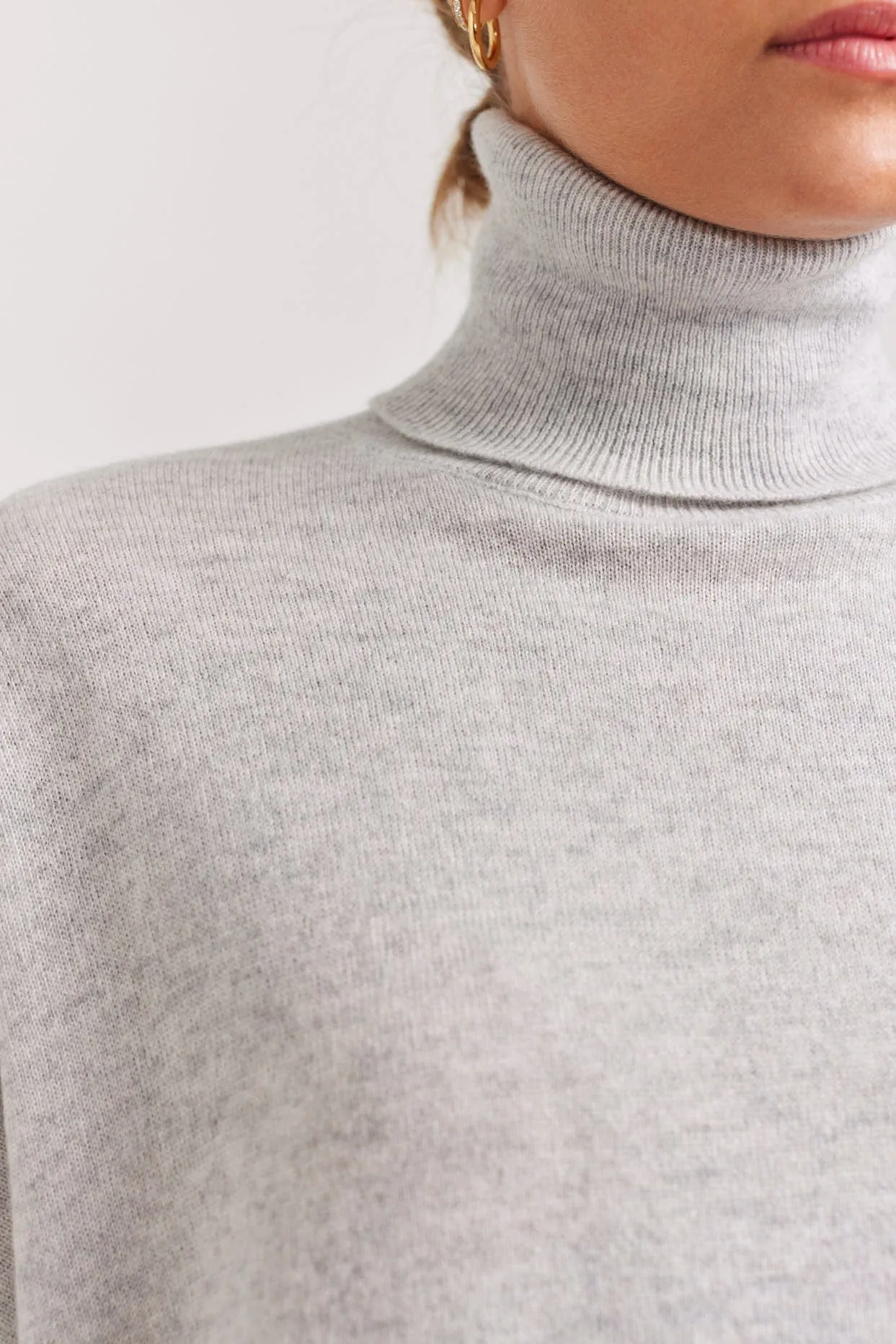 A Polo Bay Cashmere Sweater in Fly Ash