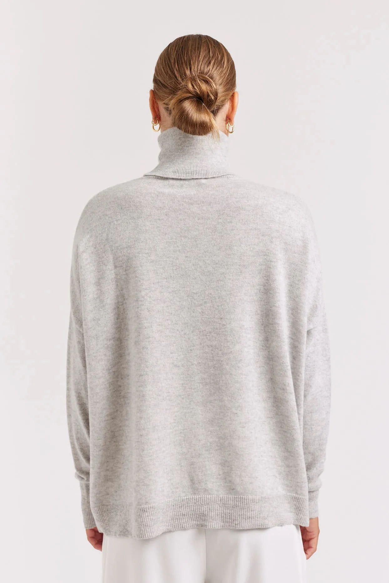 A Polo Bay Cashmere Sweater in Fly Ash