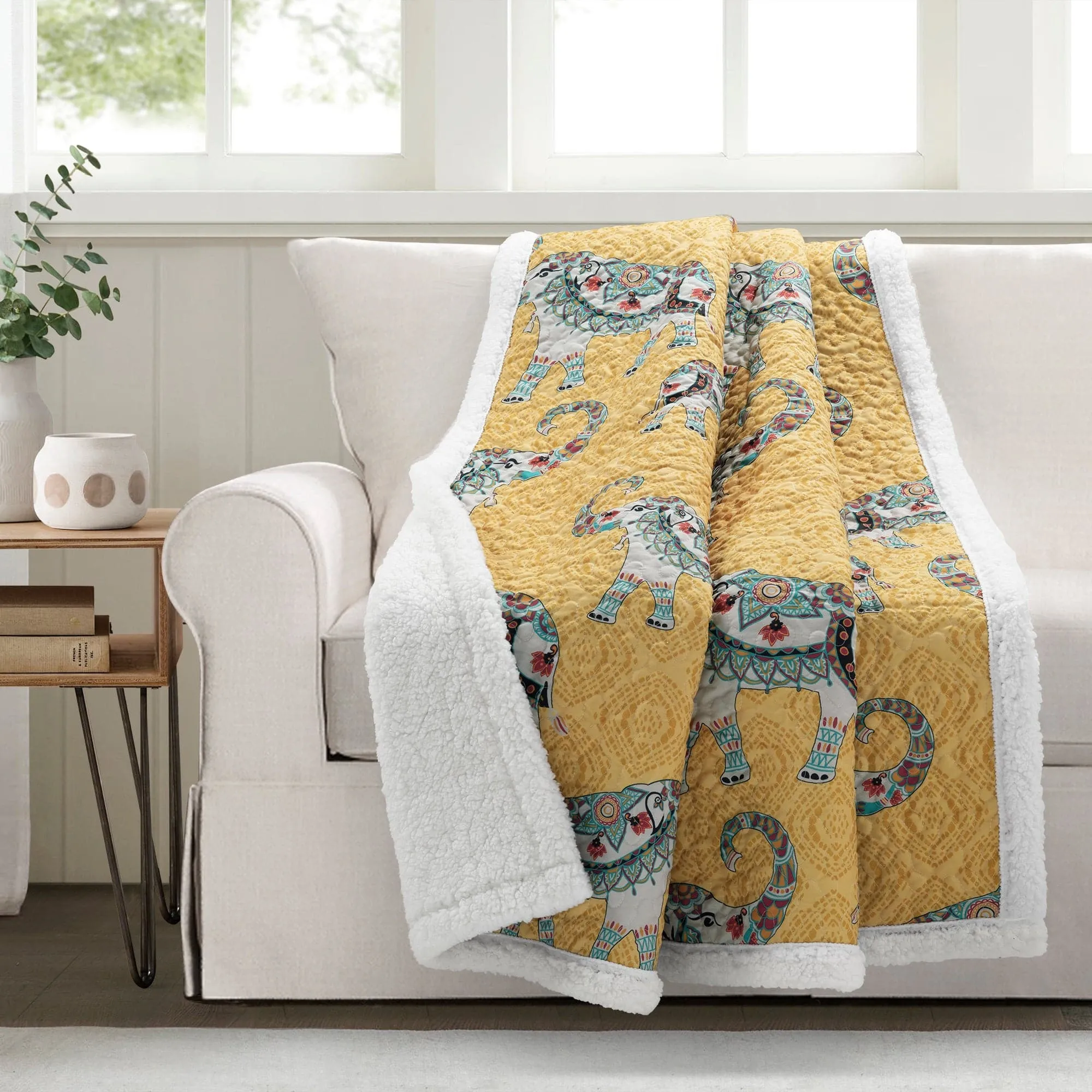 Hati Elephants Sherpa Throw Blanket