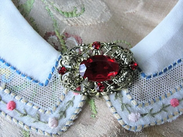 LOVELY Vintage Czech Glass and Filigree Brooch Ruby Red Faceted Stone Gold Tone Filigree Pin Day or Evening Brooch Collectible Vintage Pins