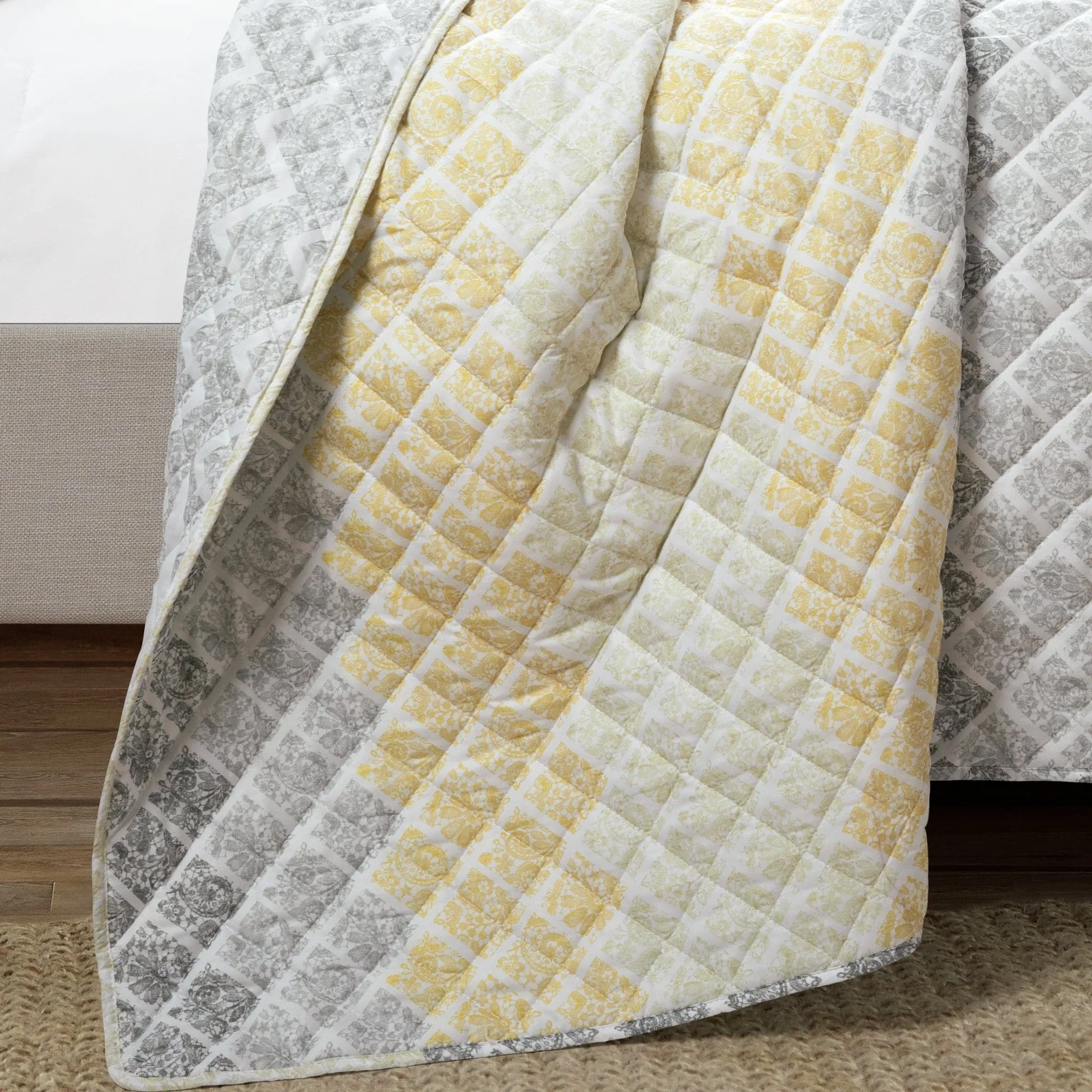 Medallion Ombre Reversible Quilt 3 Piece Set