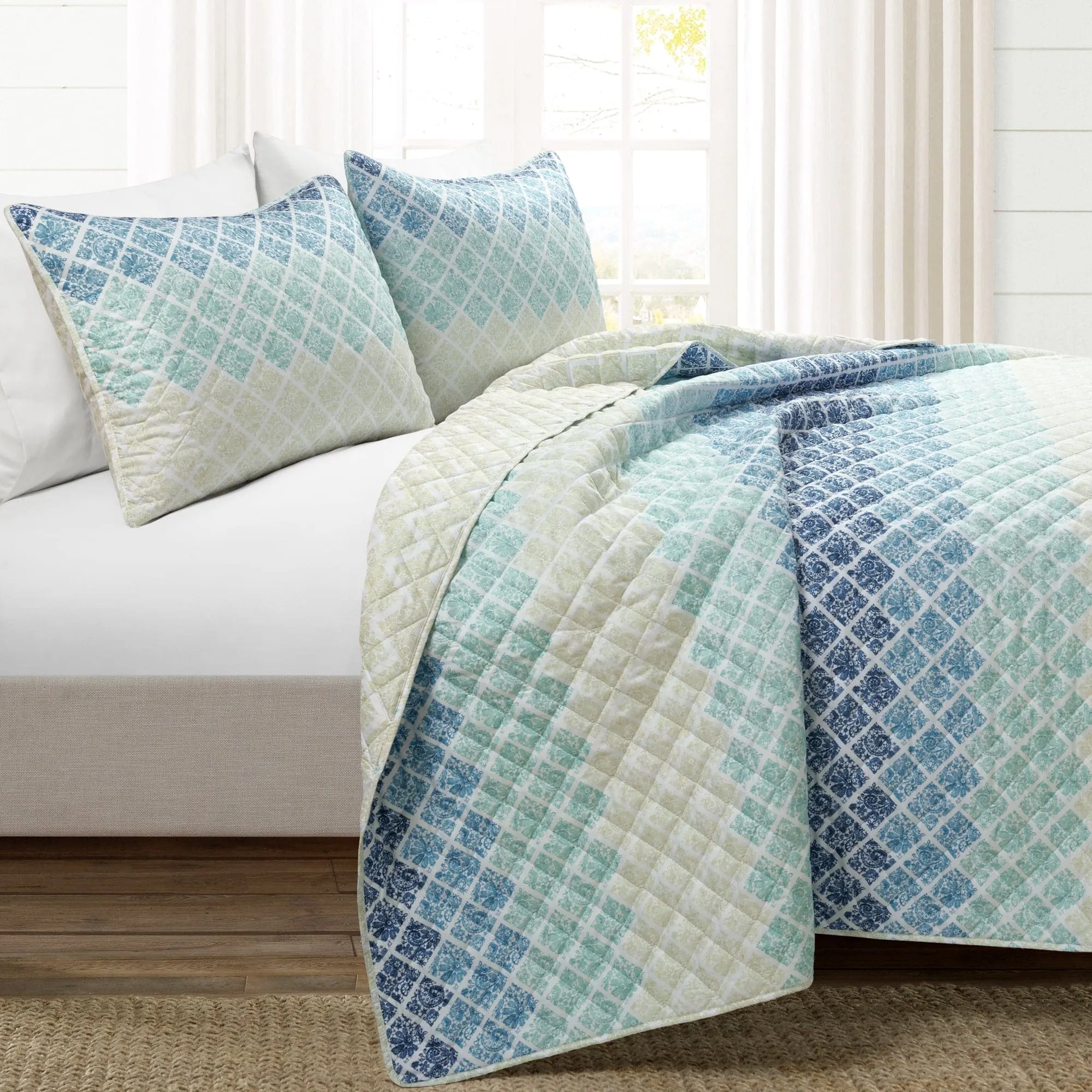 Medallion Ombre Reversible Quilt 3 Piece Set