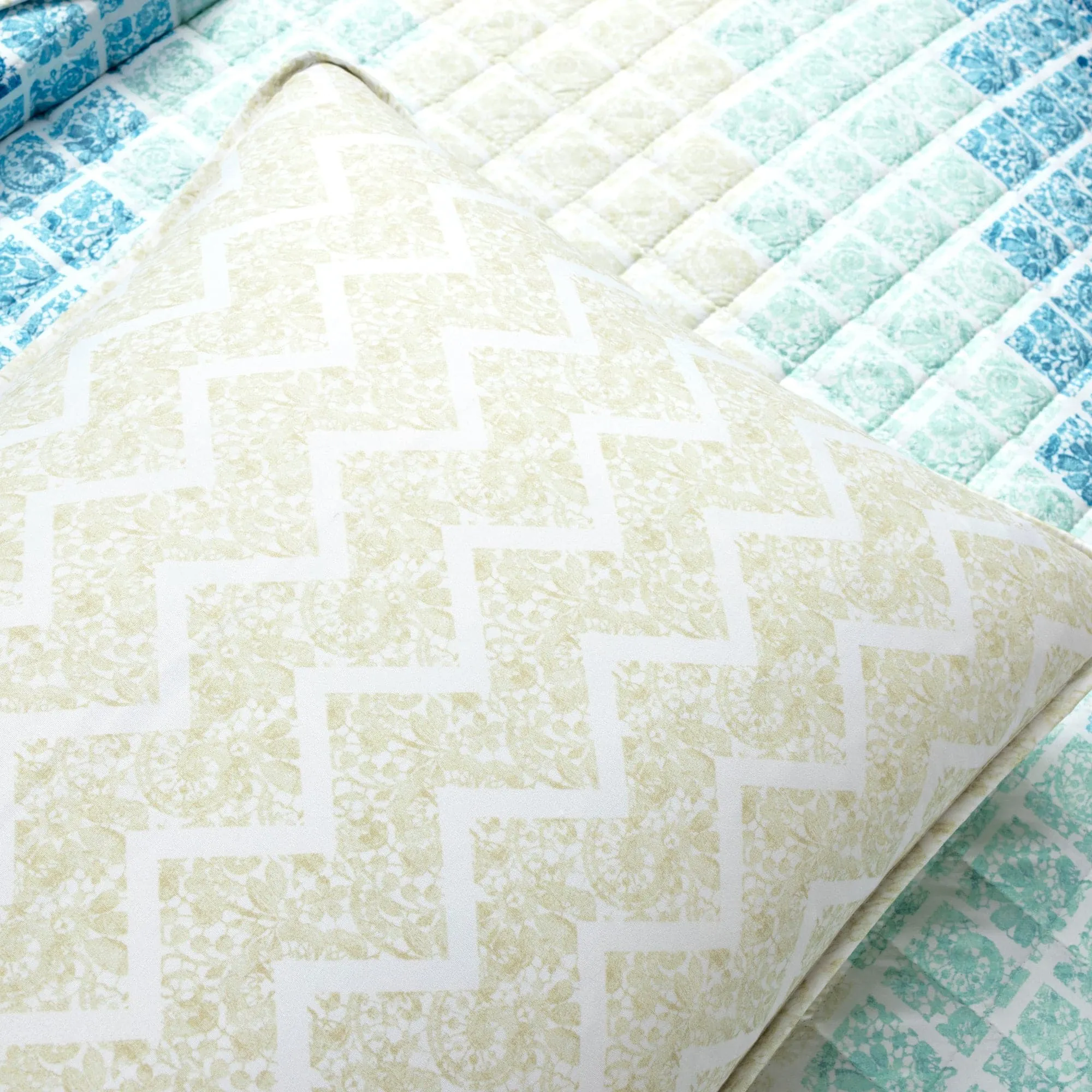 Medallion Ombre Reversible Quilt 3 Piece Set