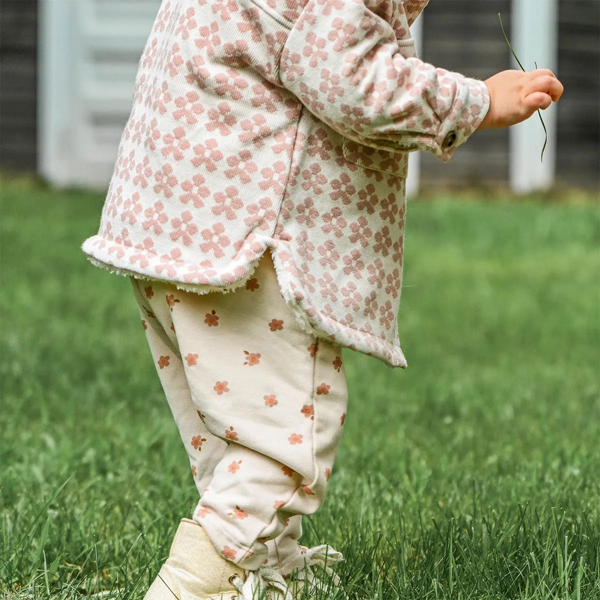 oh baby! Pocket Jogger - Small Daisies Print - Pale Pink